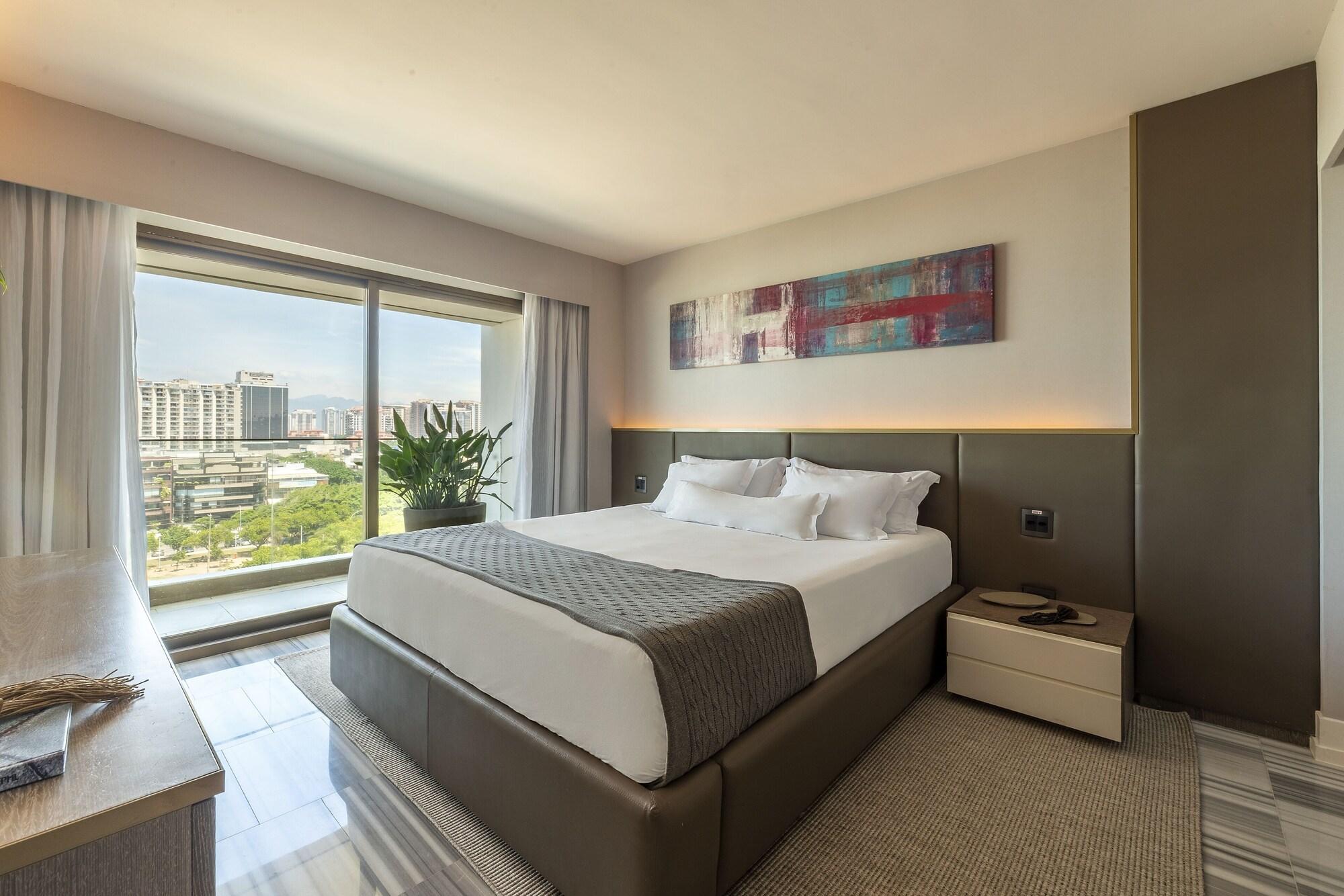 Deluxe, Suite, Pool Front