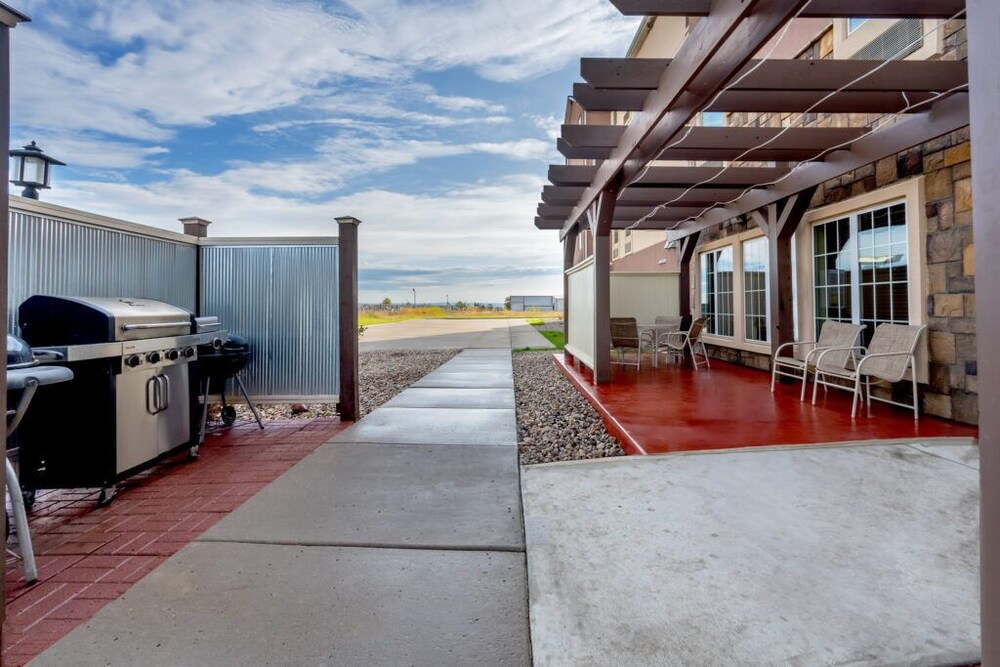 Landmark Suites 42/50