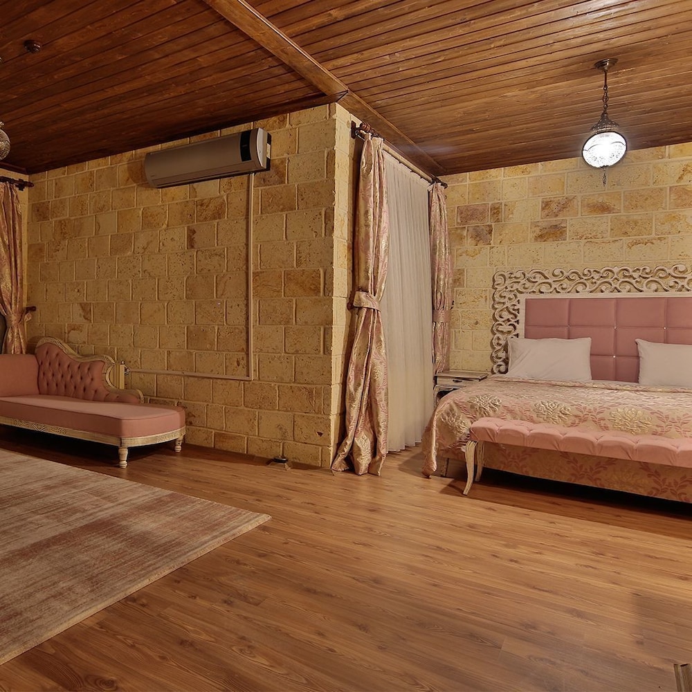 Elevres Stone House Hotel 41/67
