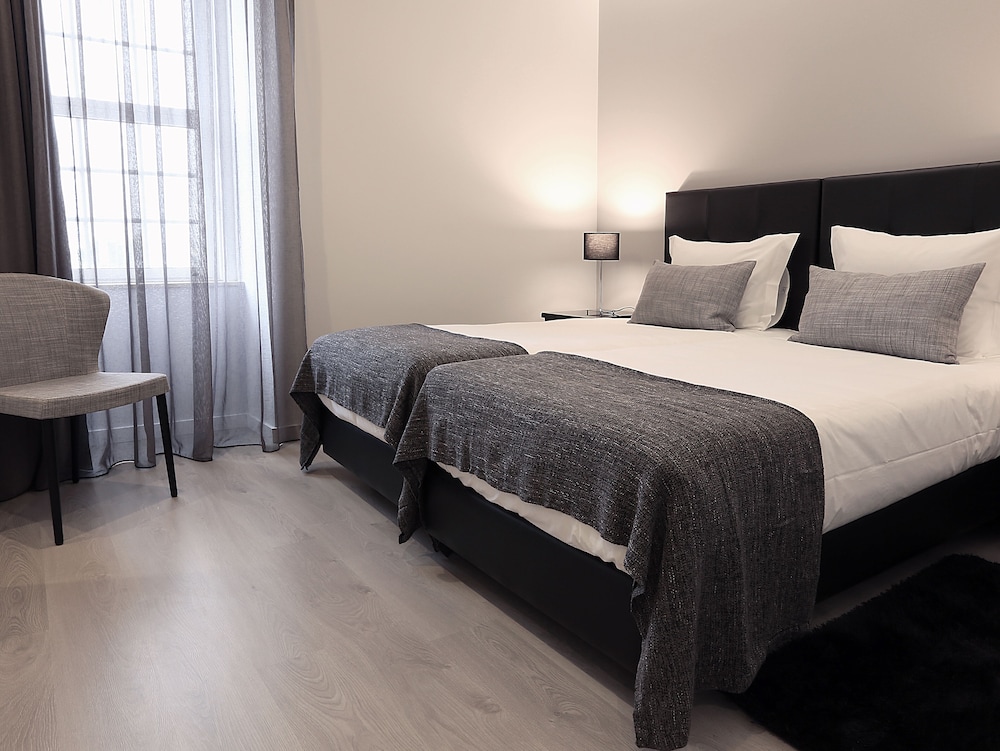Riversuites 9/50
