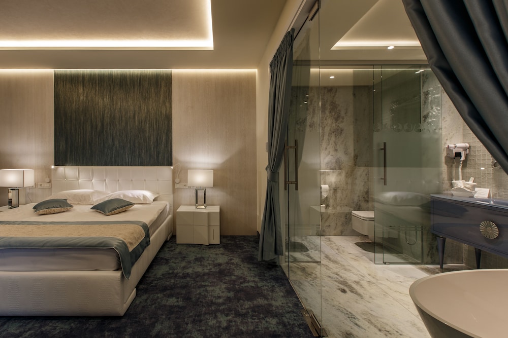 Hotel Opera Mamaia 23/70
