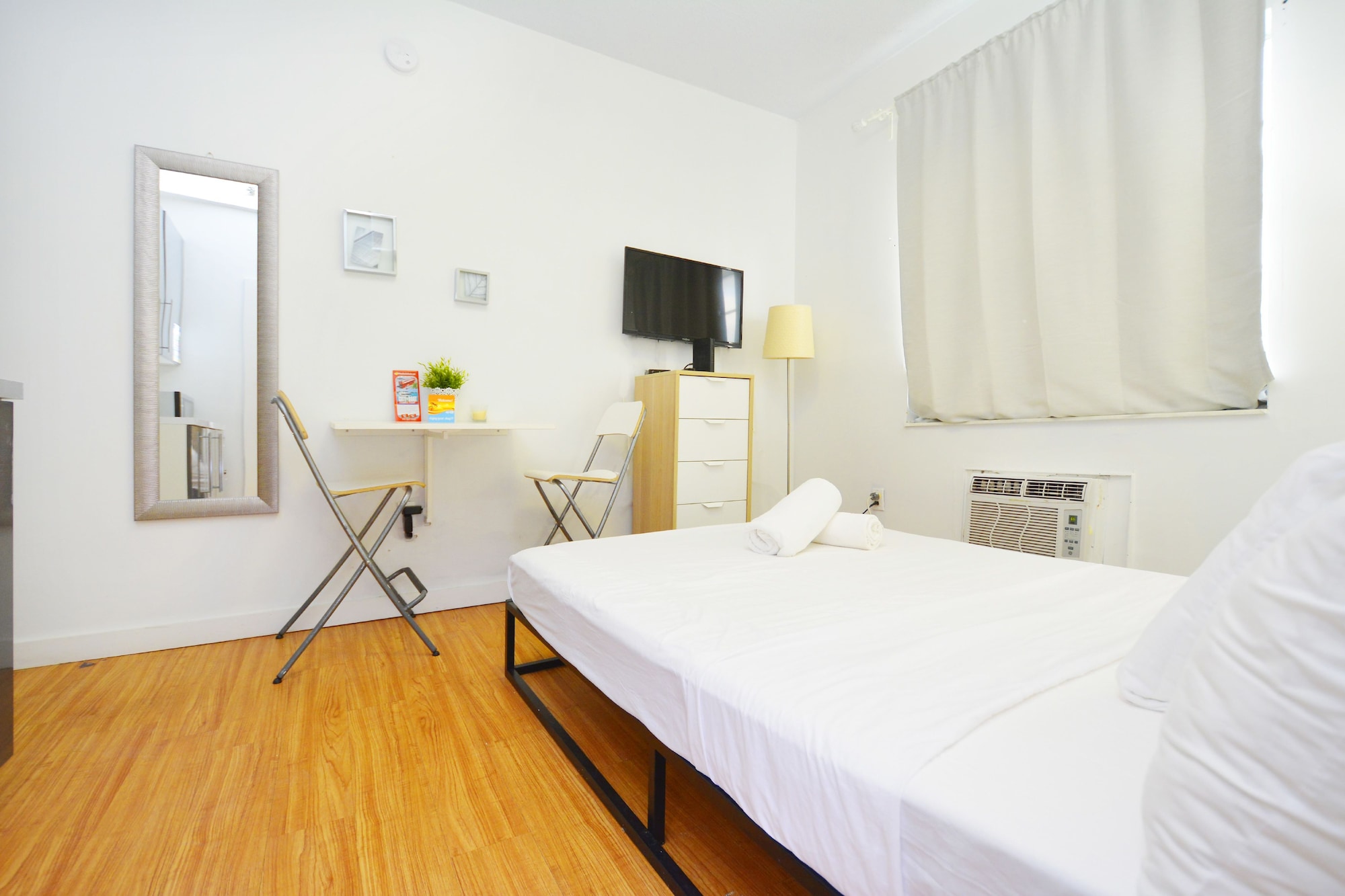 COMFORT, STUDIO, QUEEN BED, BEACH FRONT, KITCHENETTE