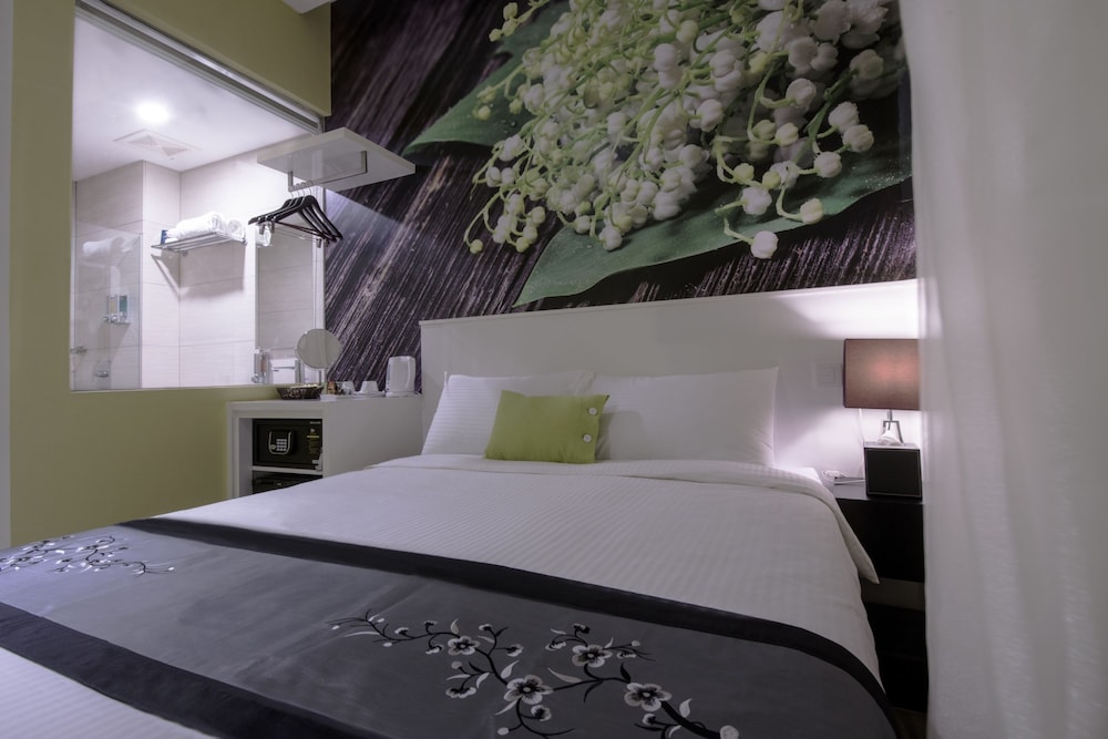 J8 Hotel 36/65