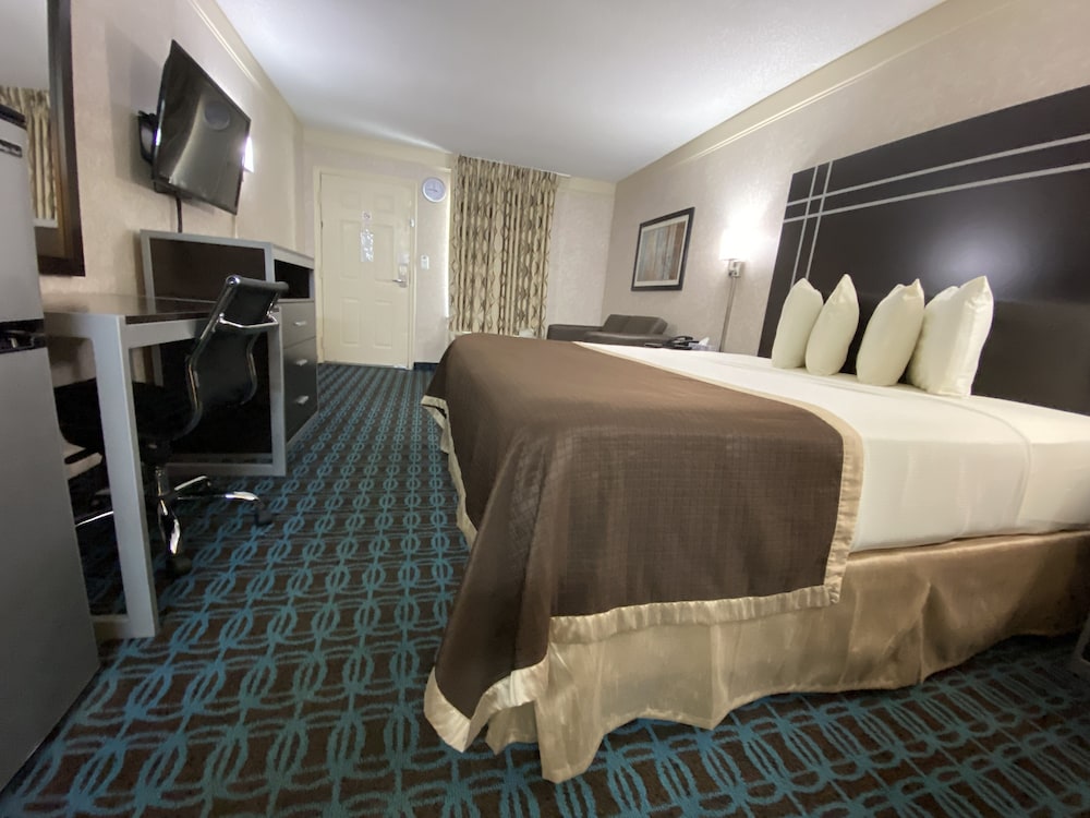 Deluxe Inn Fayetteville 27/61