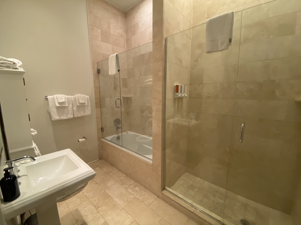 Catahoula Hotel 49/50