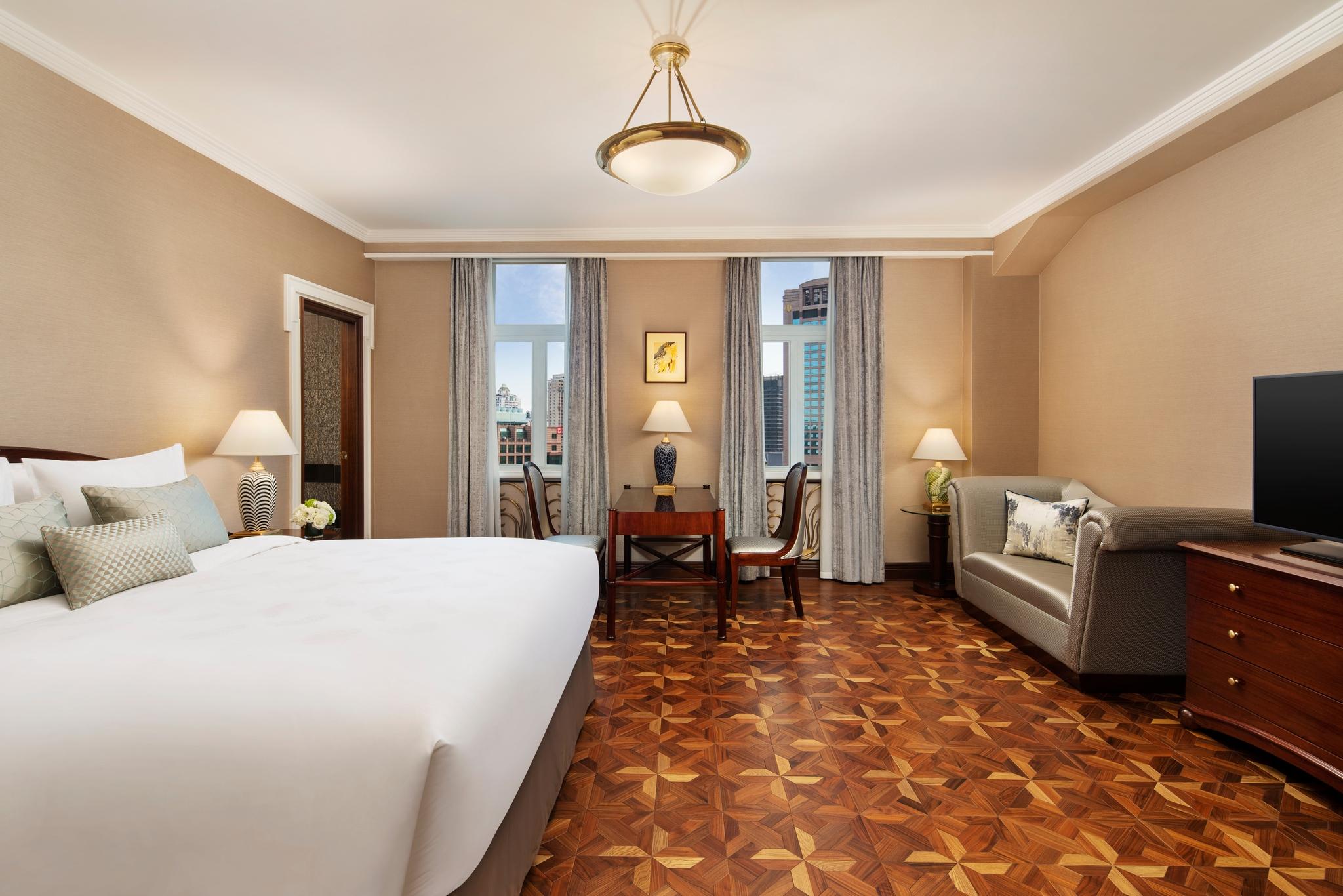 Suite, 1 King and 1 Single Beds, VIP Building