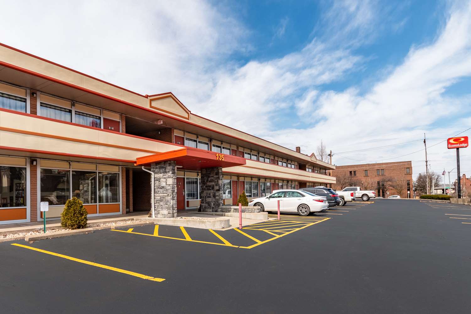 Econo Lodge Zanesville, OH 2/8