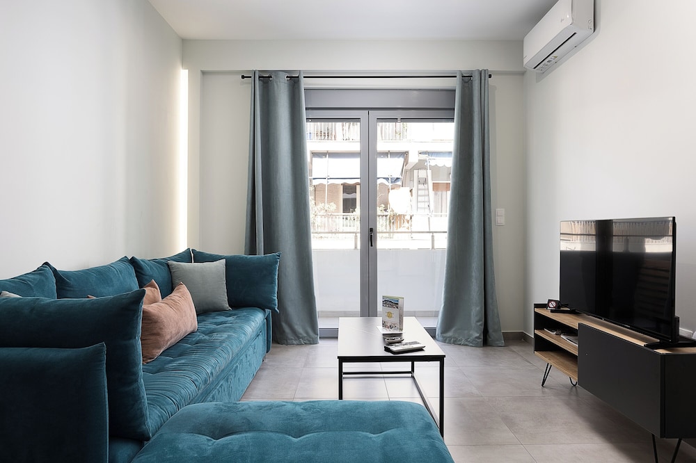 The Omnia Collection Pagrati 38/60
