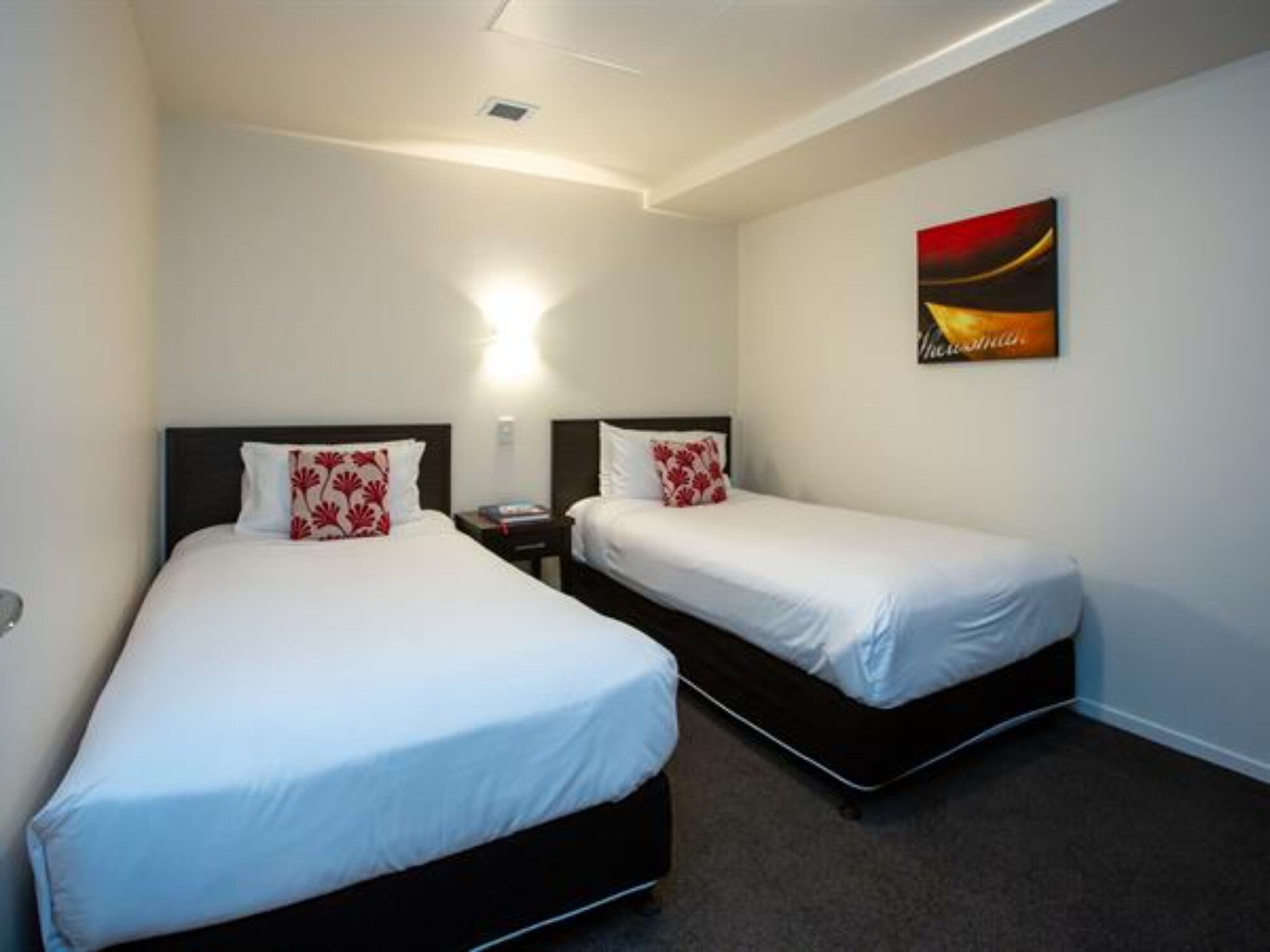 2 BEDROOMS, SUITE