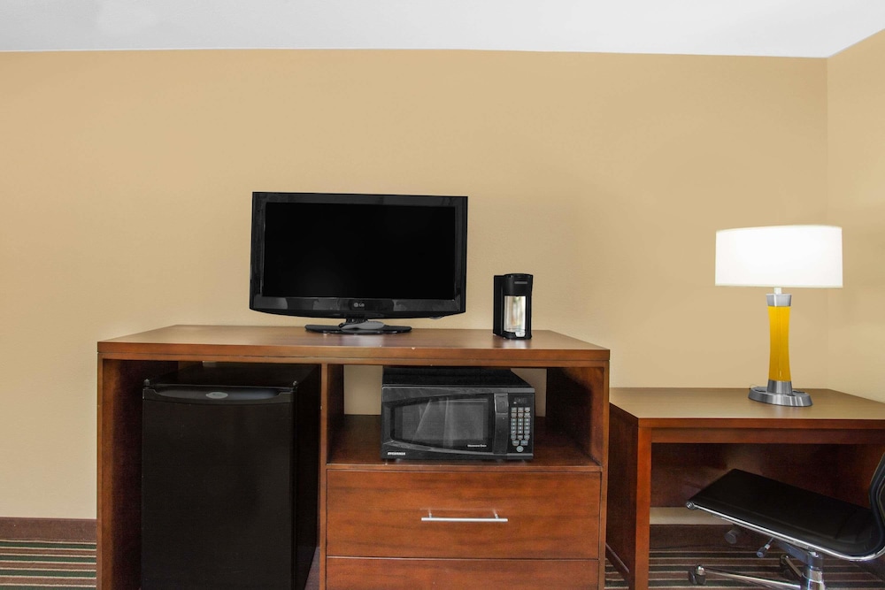 Super 8 by Wyndham Nashville West 30/41