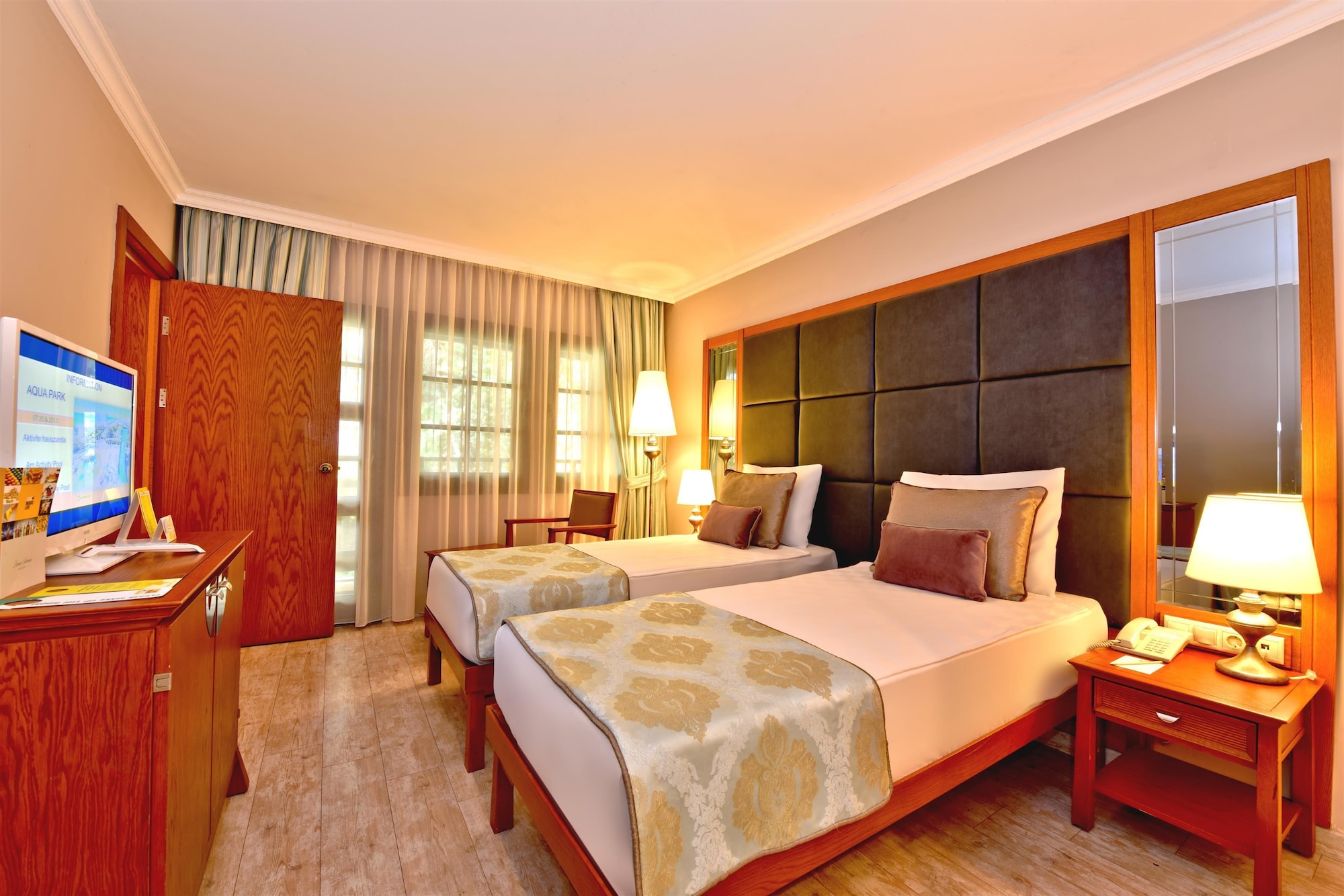 AQUA FAMILY SUITE ROOM