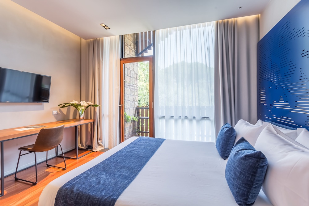 SUPERIOR, DOUBLE BED