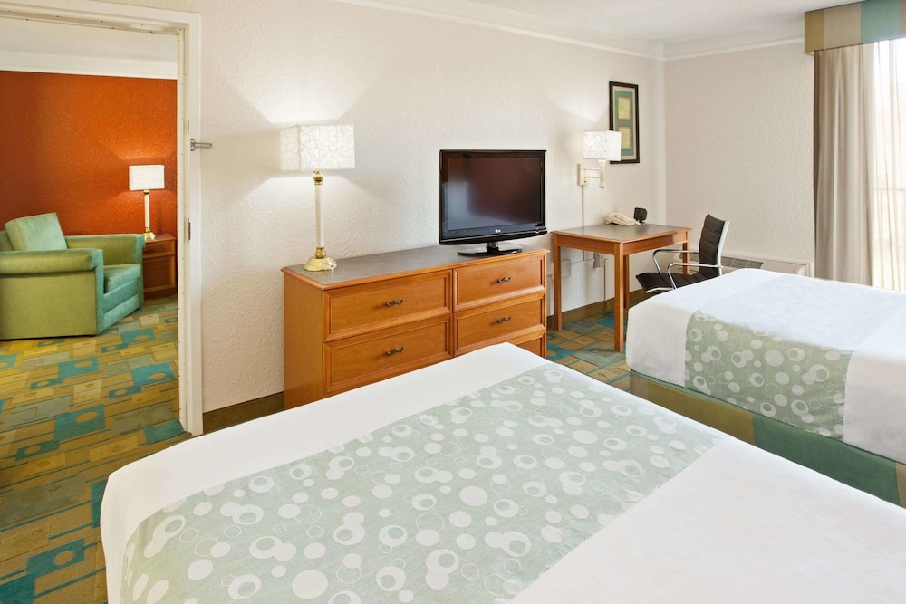 La Quinta Inn & Suites by Wyndham Nashville Airport/Opryland 12/38