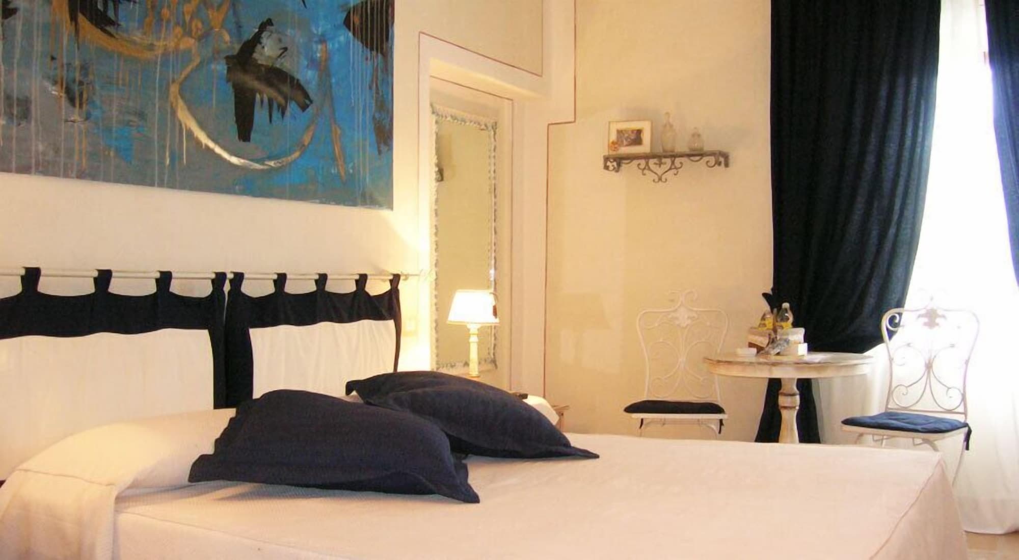 ROOM, TRIPLE