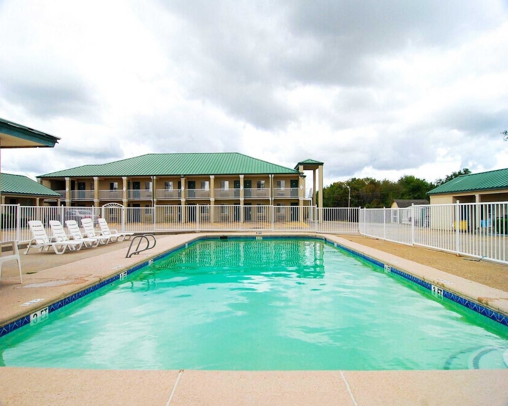 Econo Lodge Bartlesville Hwy 75 1/34