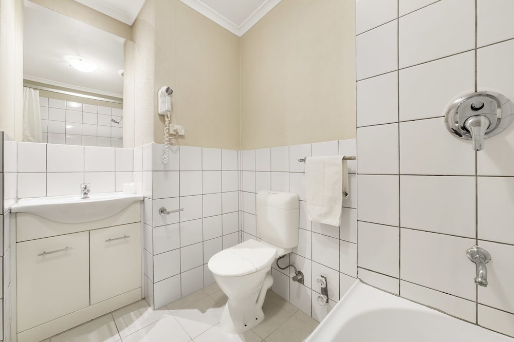 Ciloms Airport Lodge 24/63