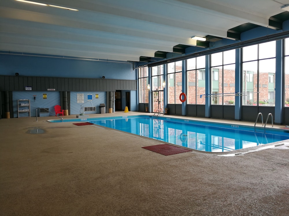 Mystic River Hotel & Suites 45/50