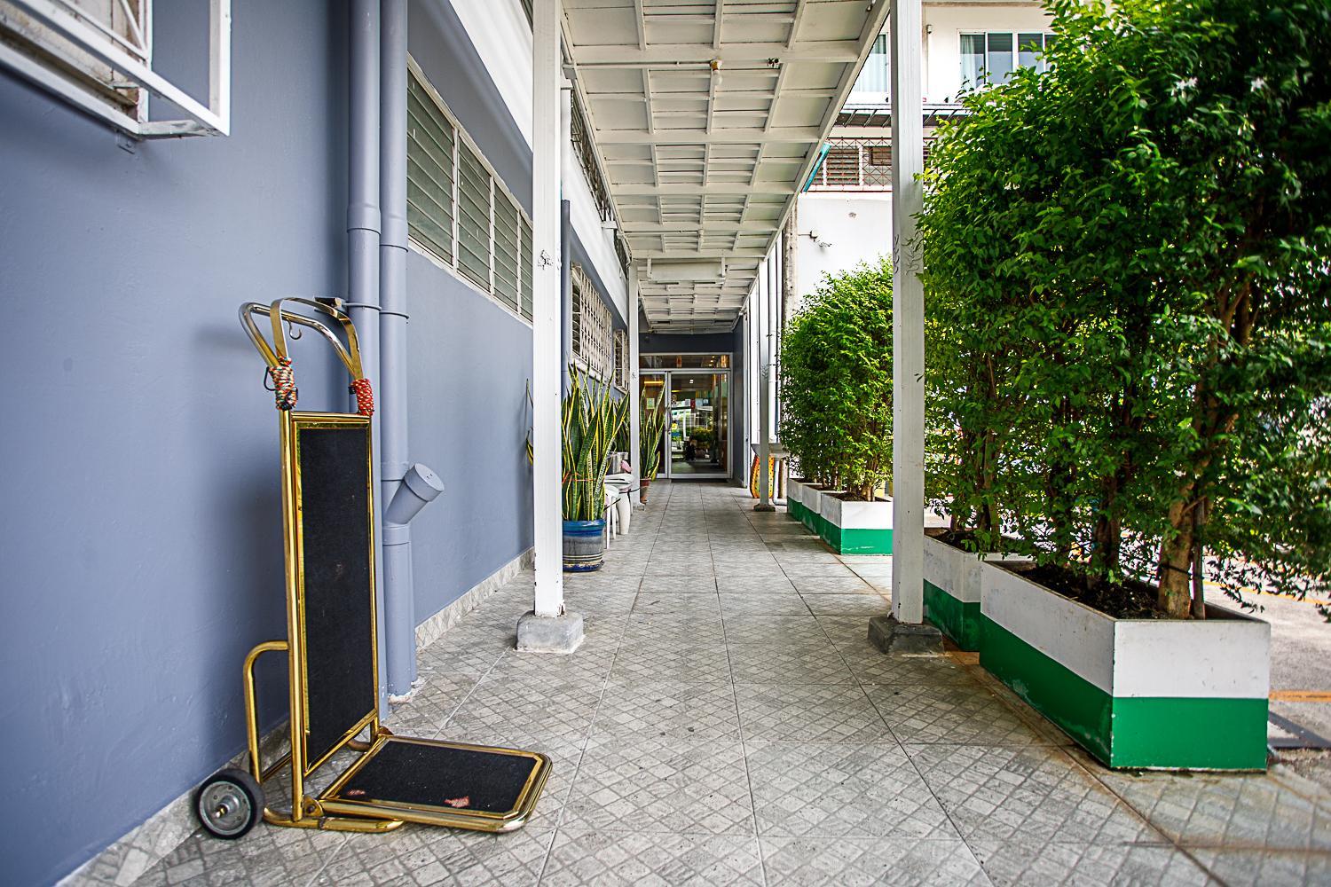 Cbd Hotel Suratthani 58/60