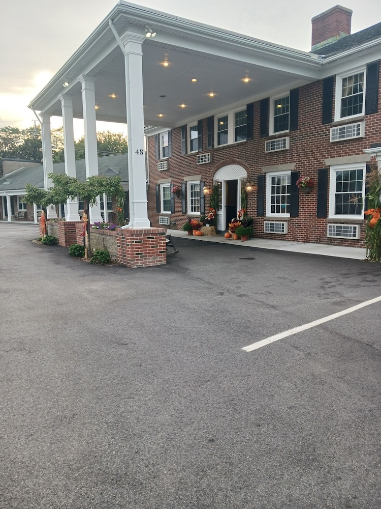 Colonial Inn Seekonk 55/58