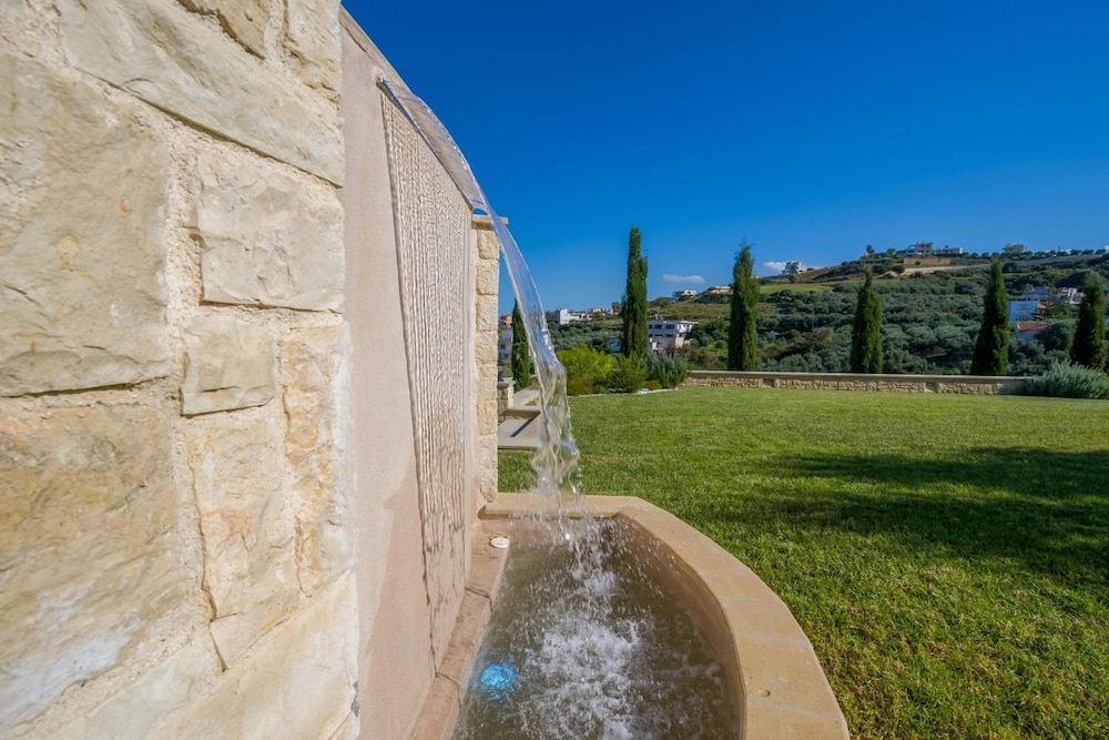 Casa Leone Suites 40/50