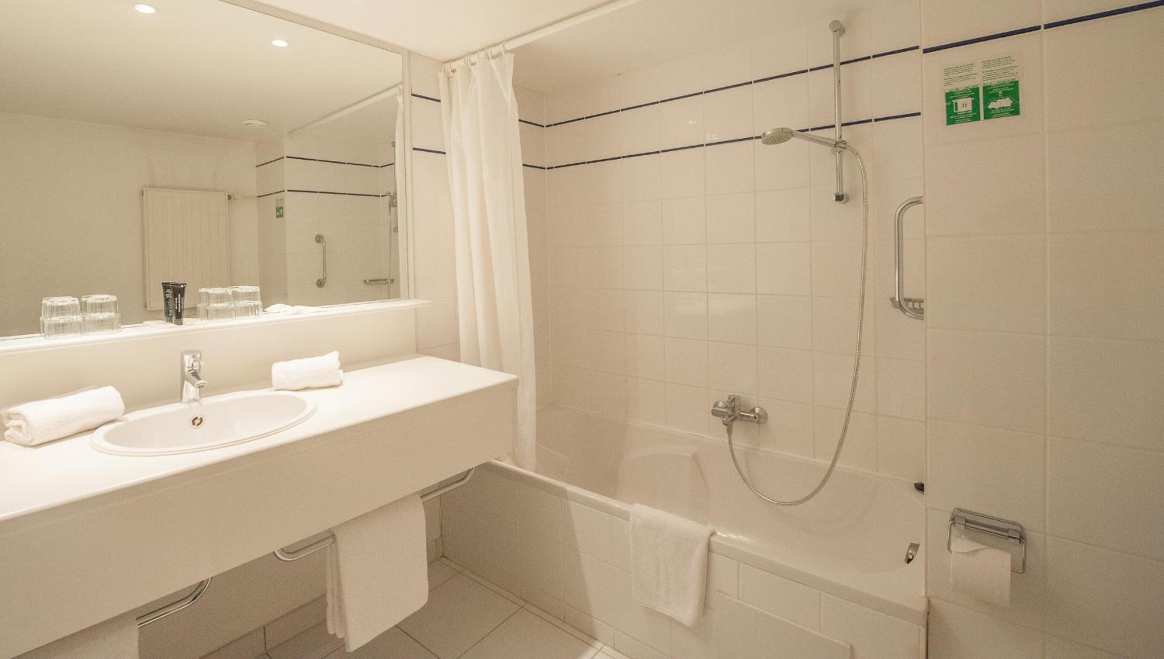 Ostend Hotel 87/88