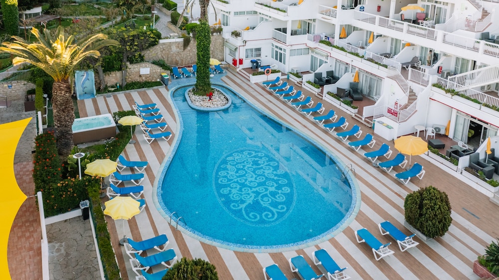 Monicca Collection Suites and Residences 64/74