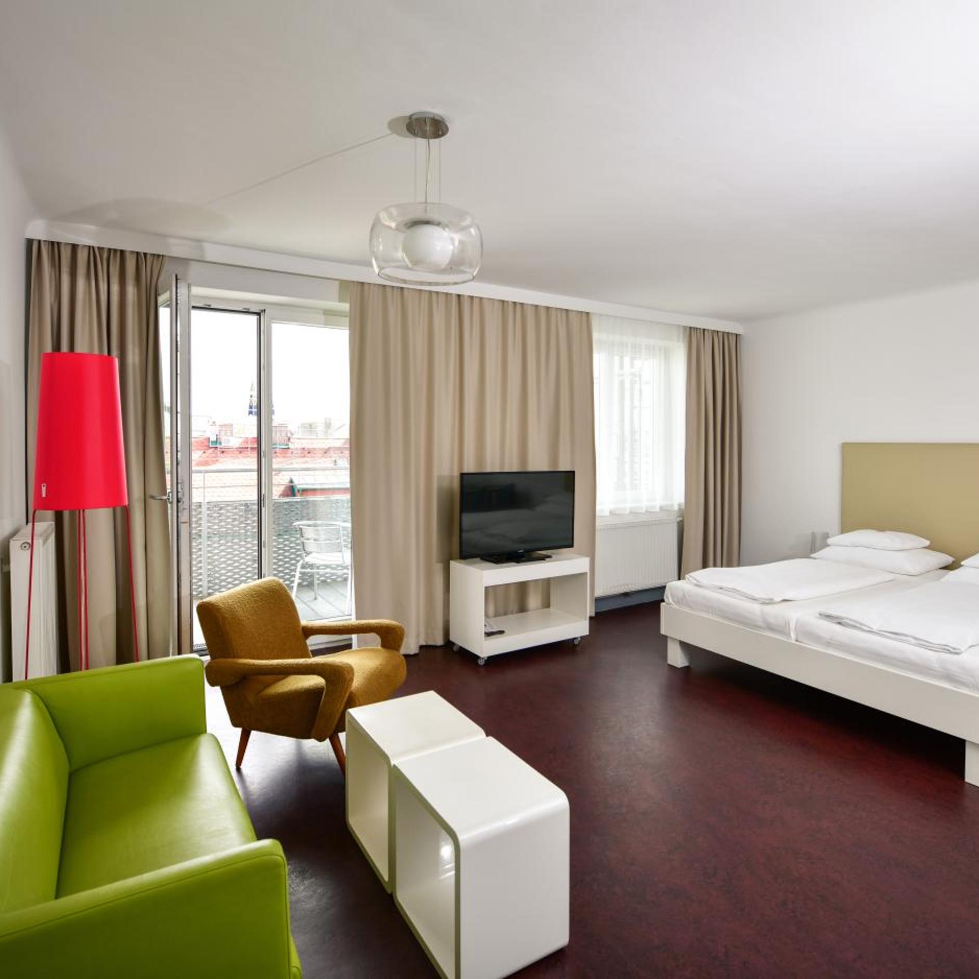 غرفة بسرير مزدوج بشرفة، Stanys - Das Apartmenthotel 5/8
