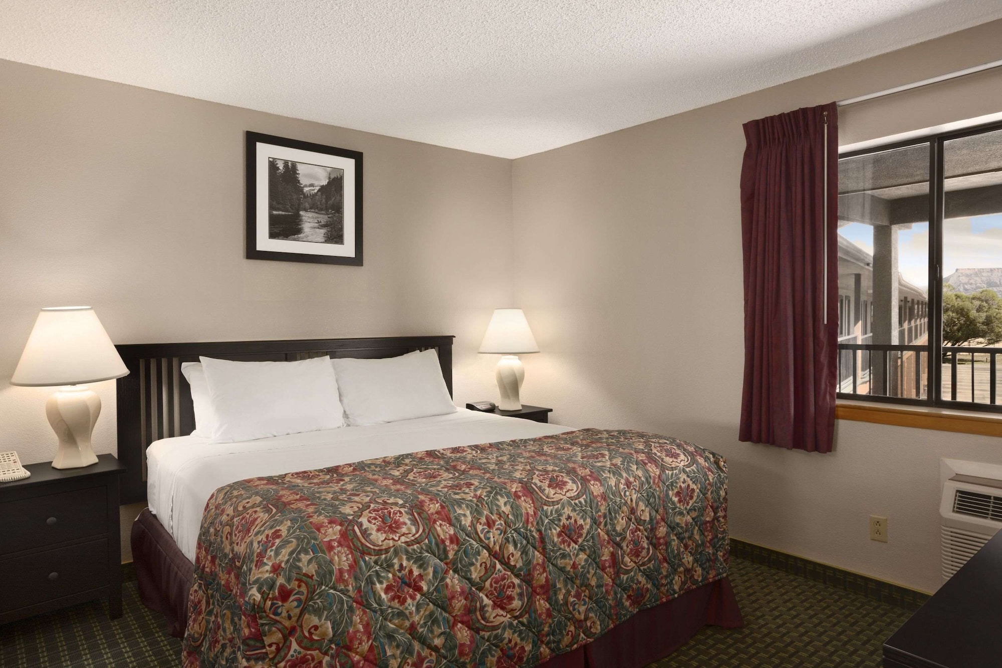 جناح بسرير كينج، Days Inn by Wyndham Cortez 3/9