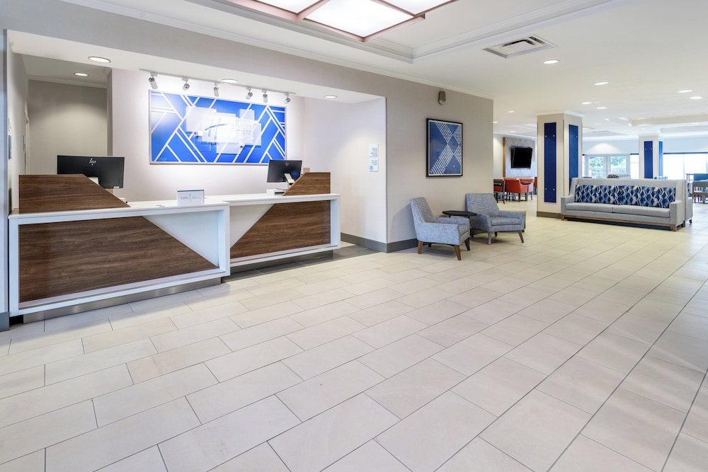 Holiday Inn Express Hotel and Suites Columbus At Northlake 14/57