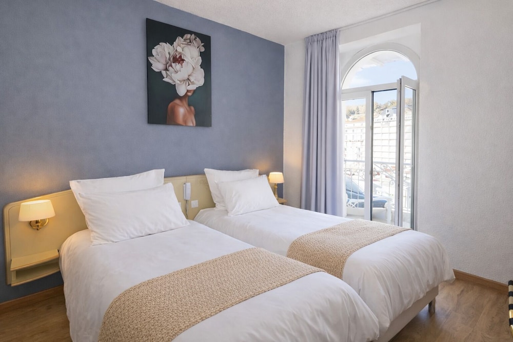 SUPERIOR, DOUBLE OR TWIN BED, RIVER VIEW, BALCONY