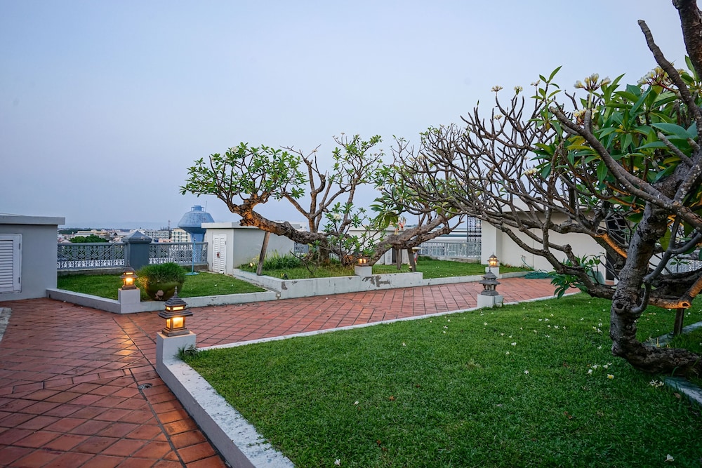 At Pingnakorn Nimman 65/75