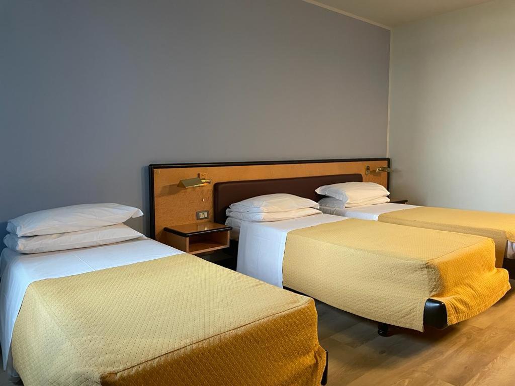 ROOM, TRIPLE