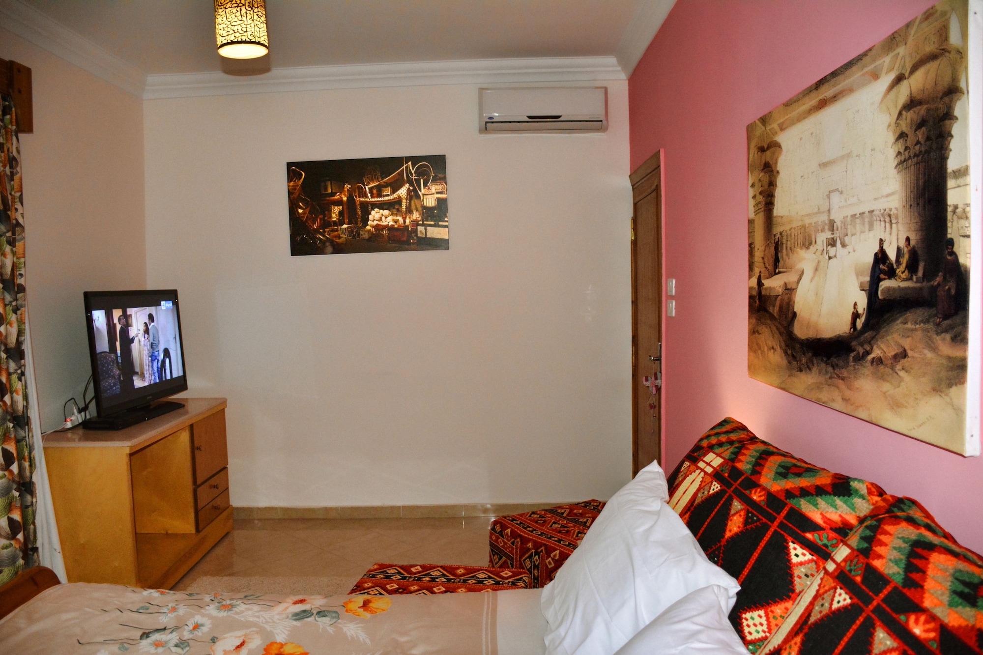 DELUXE, STUDIO, SUITE