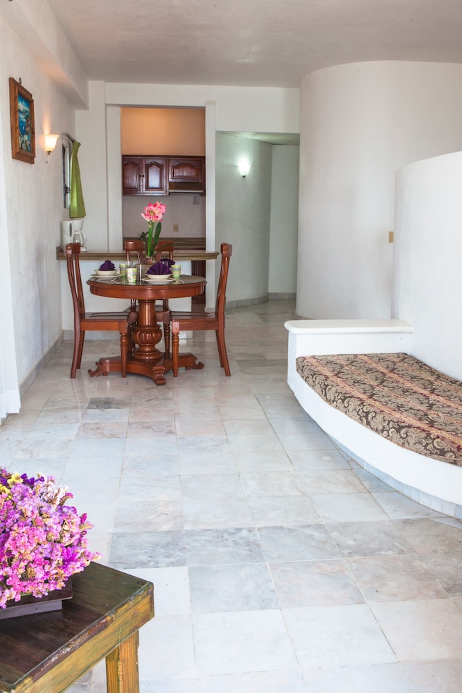 The Alondra Hotel 47/58