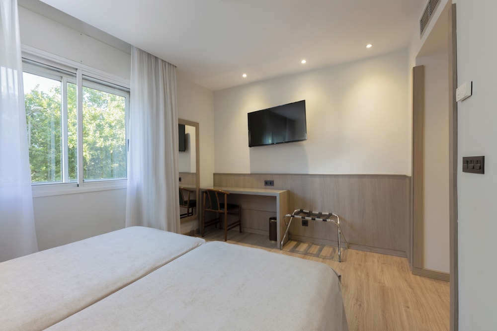 Room, Single, Double or Twin Bed