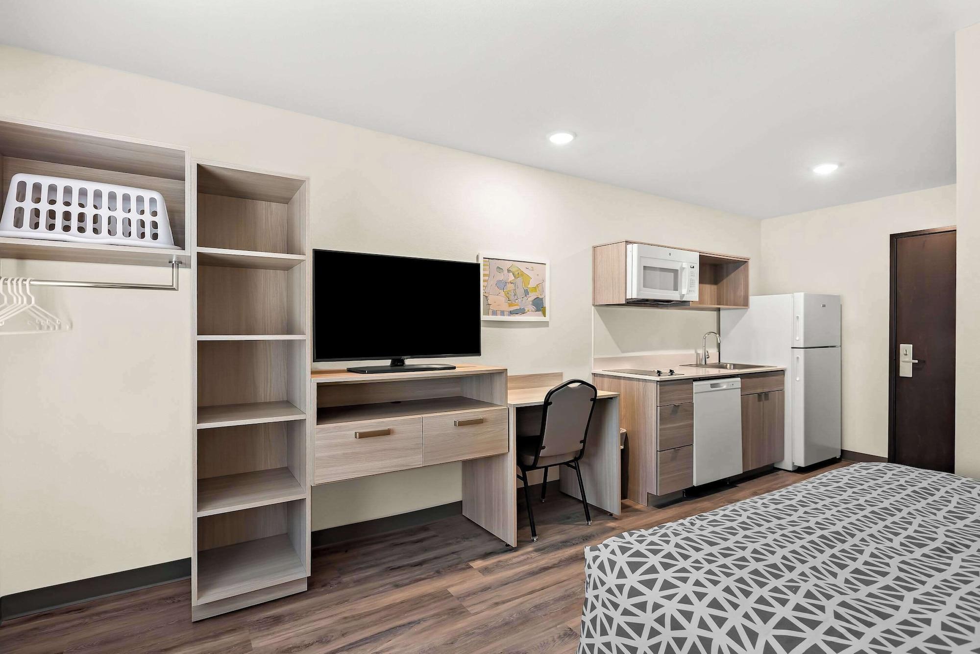 WoodSpring Suites Savannah West Chatham Parkway 28/33