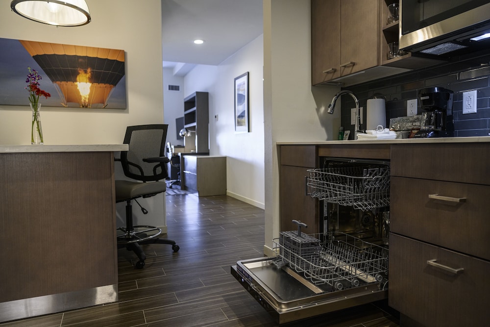Hyatt House Indianapolis / Fishers 49/68