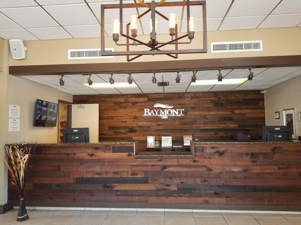 Baymont By Wyndham Sarasota 8/40