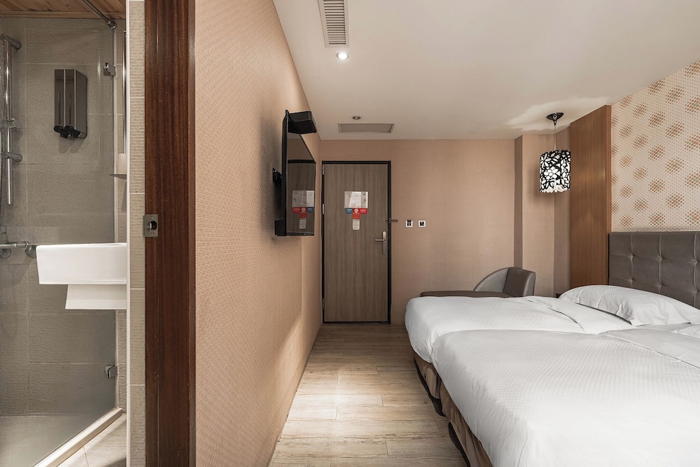 The Riverside Hotel Hengchun 30/60