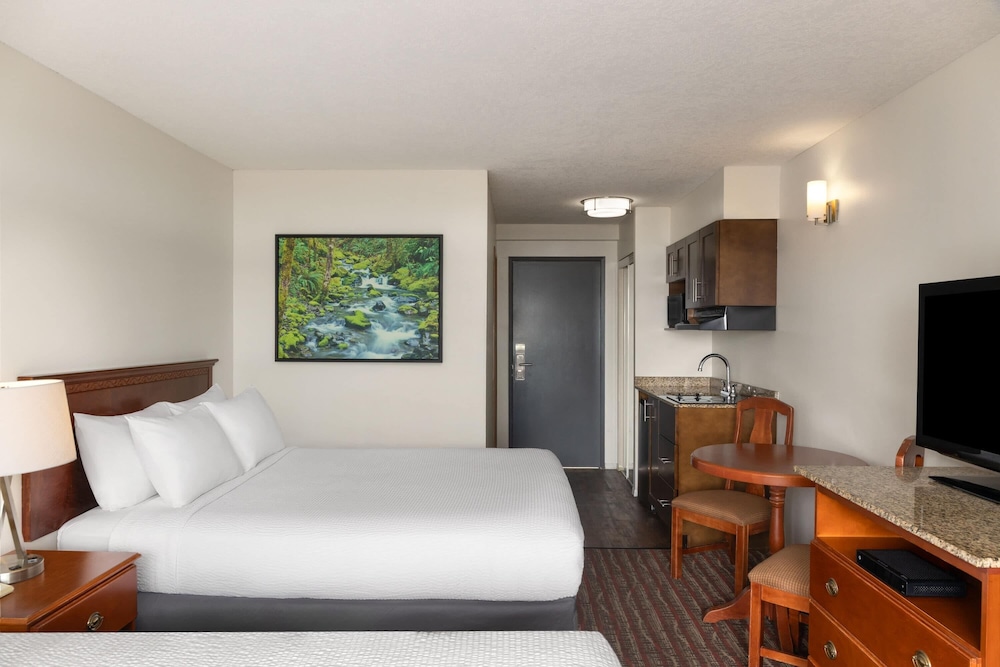 Ramada by Wyndham Campbell River 13/50