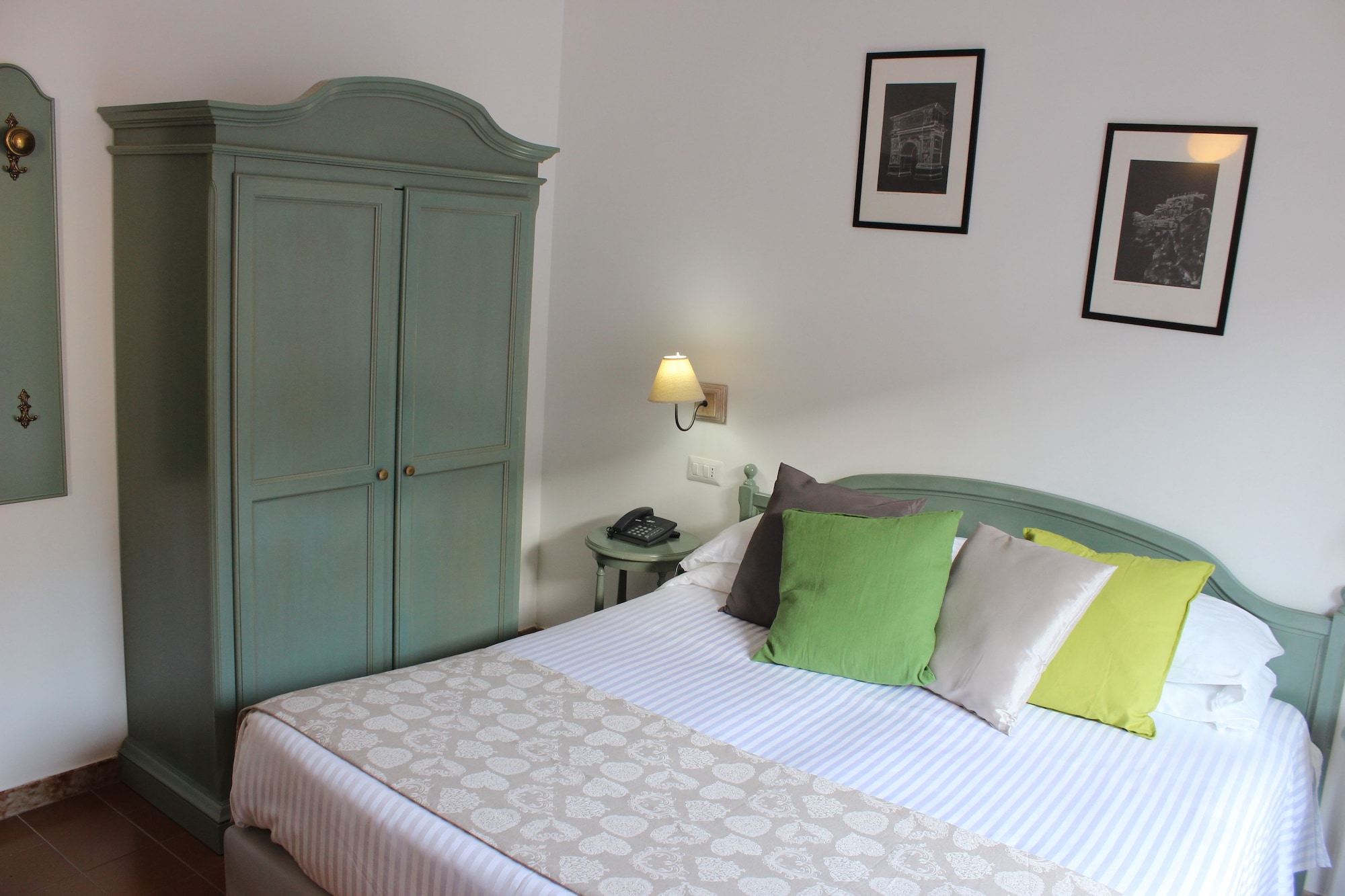 CLASSIC, DOUBLE OR TWIN BED