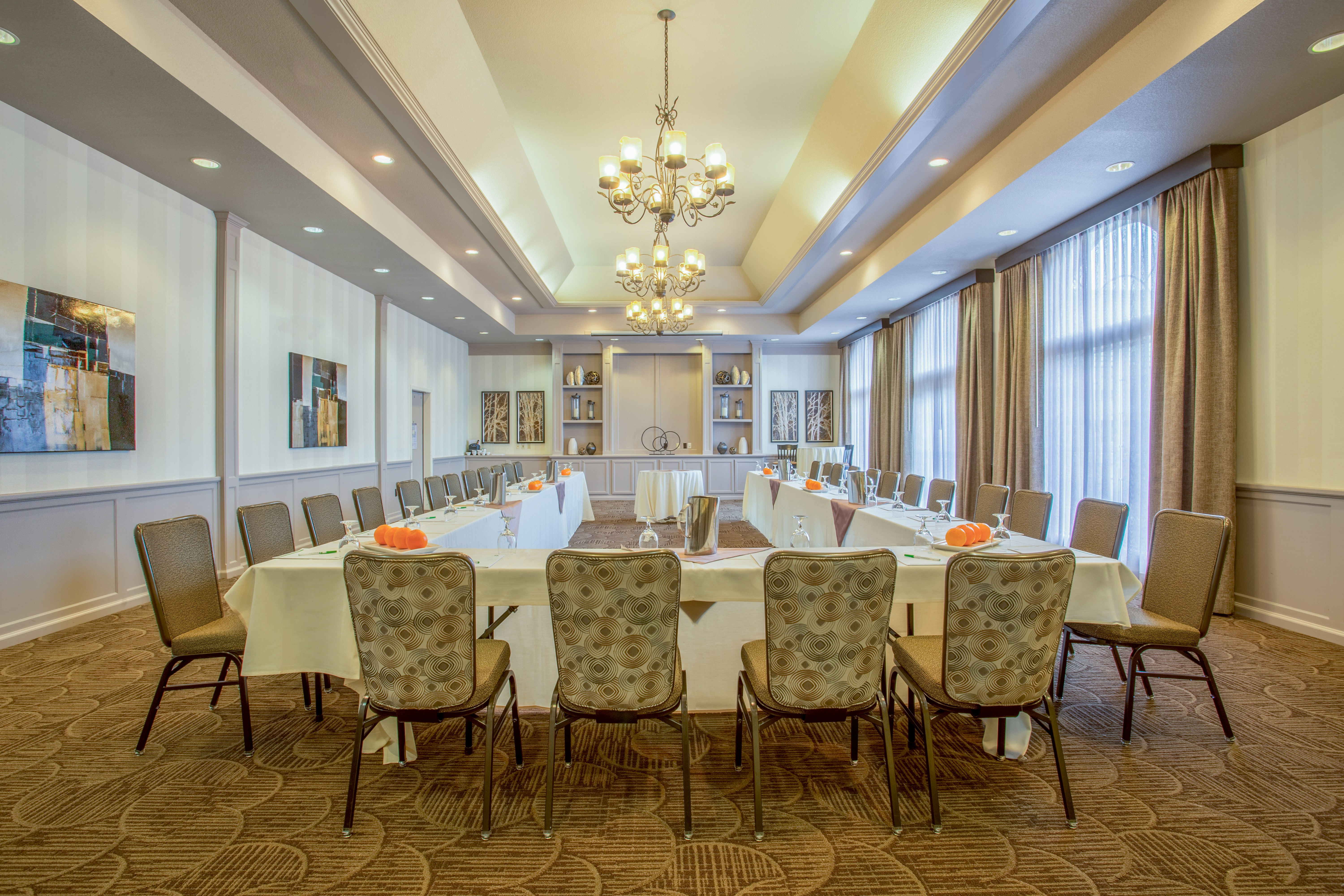 HOLIDAY INN AUBURN 34/57