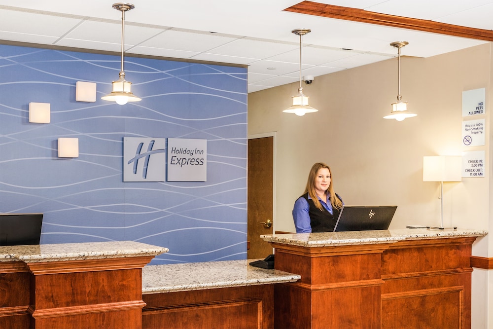 Holiday Inn Express Hotel Suites Hampton South Seabrook 6/78