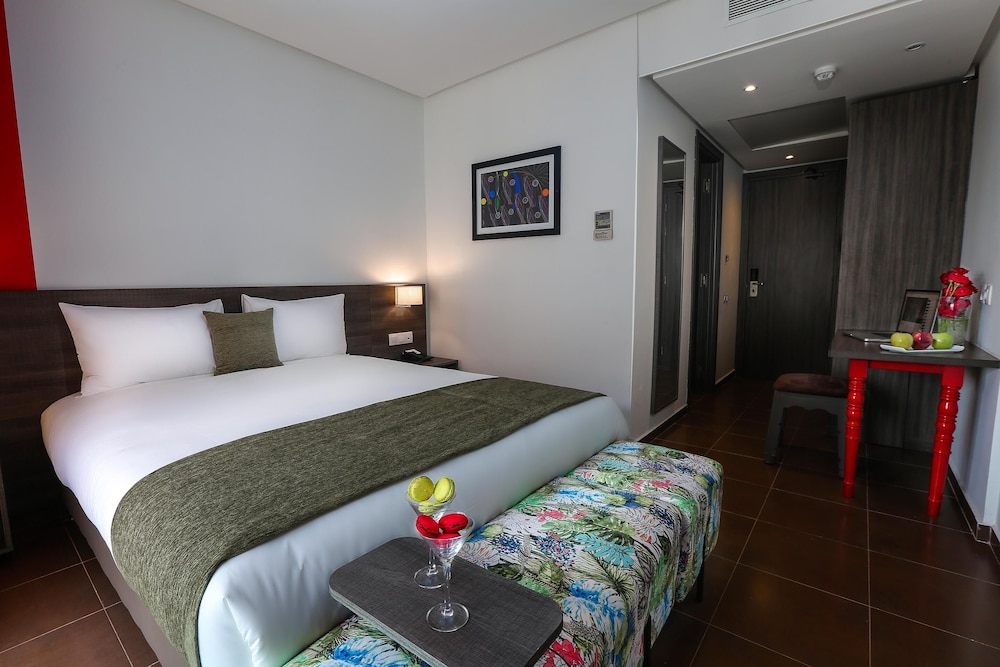 WAZO HOTEL 15/63