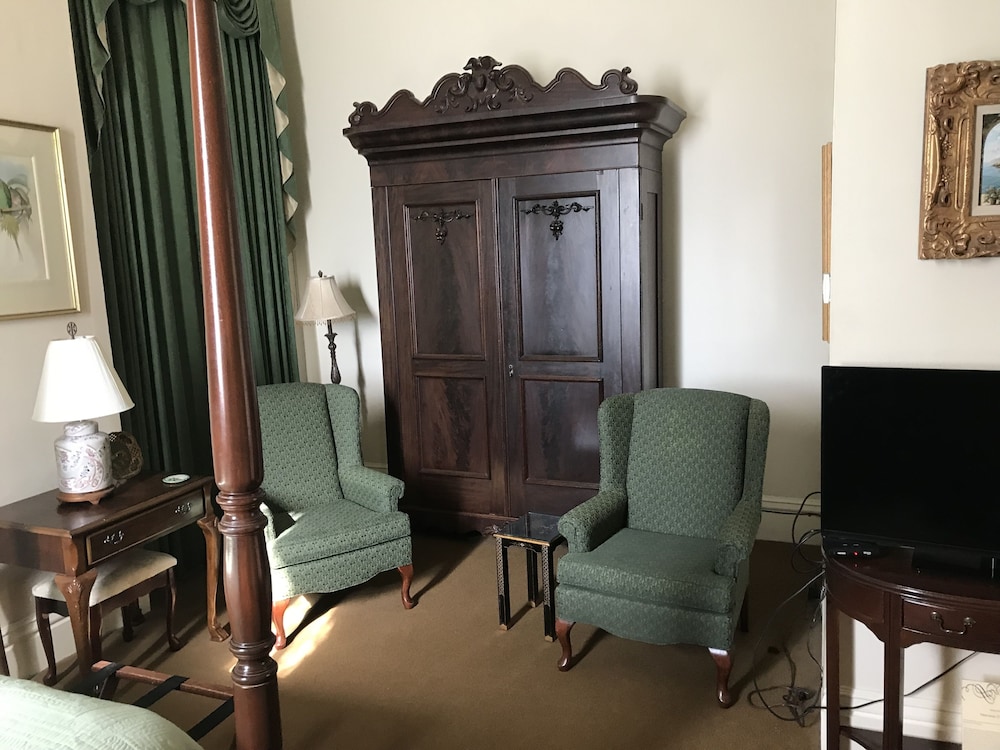 The Guest House Historic Mansion 51/73