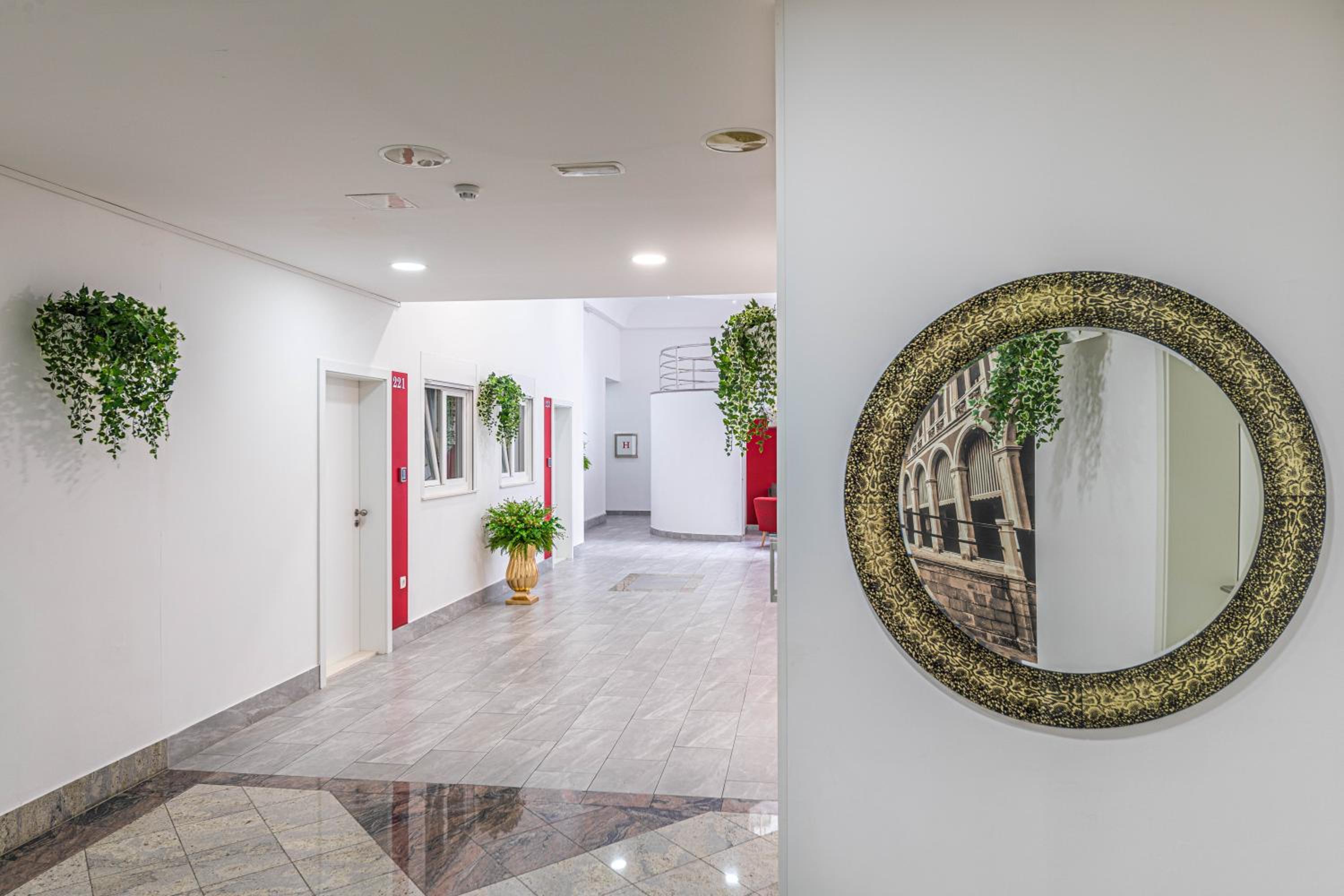 Split Urban Rooms 9/16