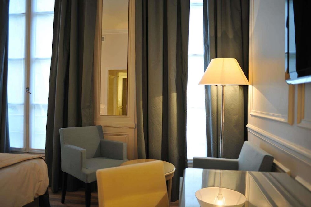 Hotel De L'Universite 28/50
