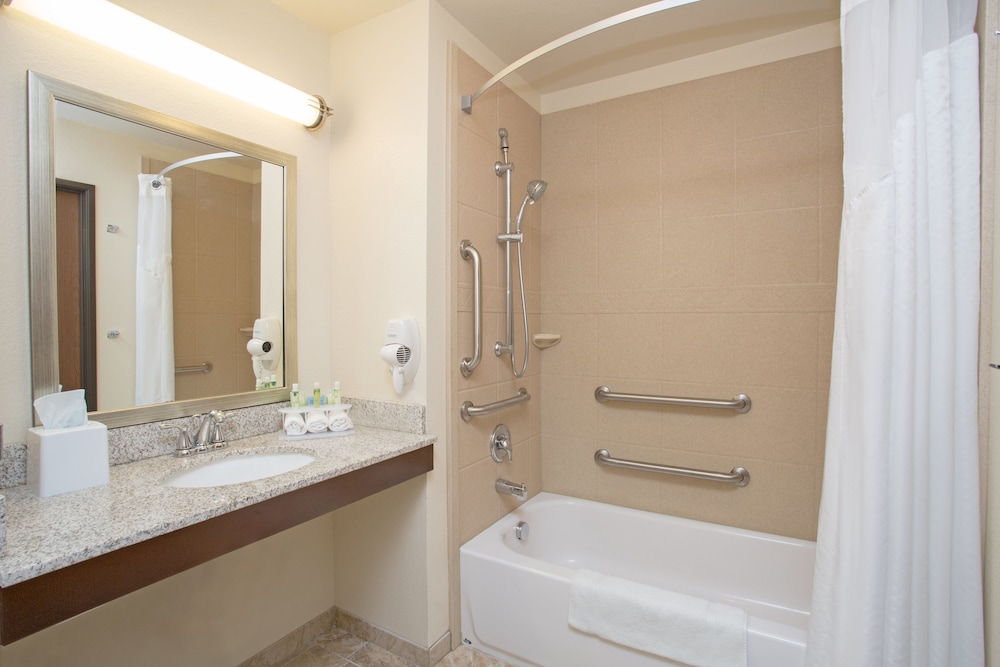 Holiday Inn Express Hotel And Suites Glendive 19/60
