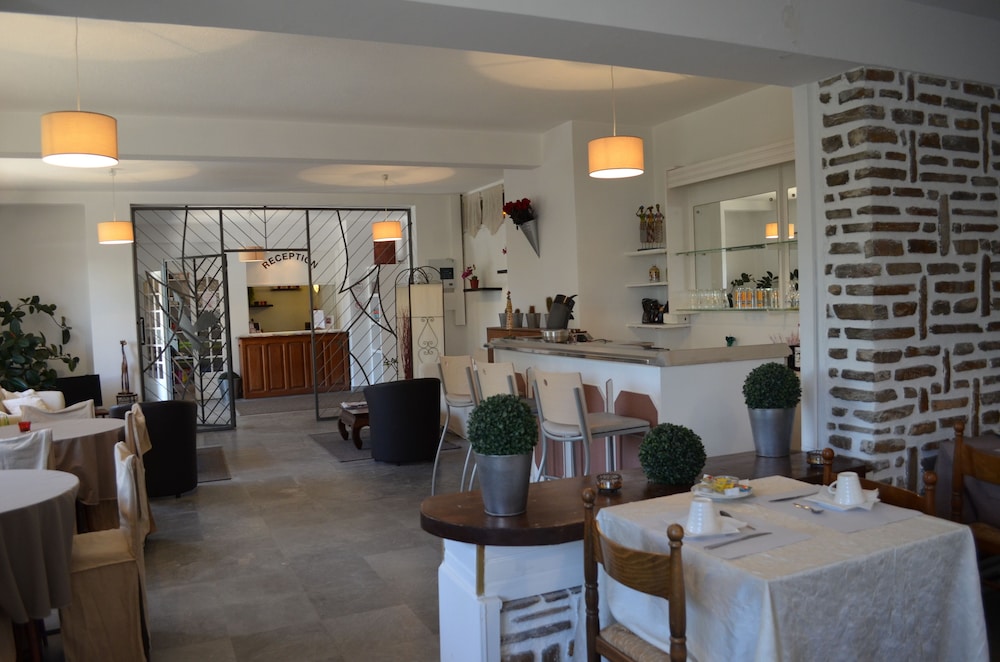 Aiglon Bylitis Hotel 56/66