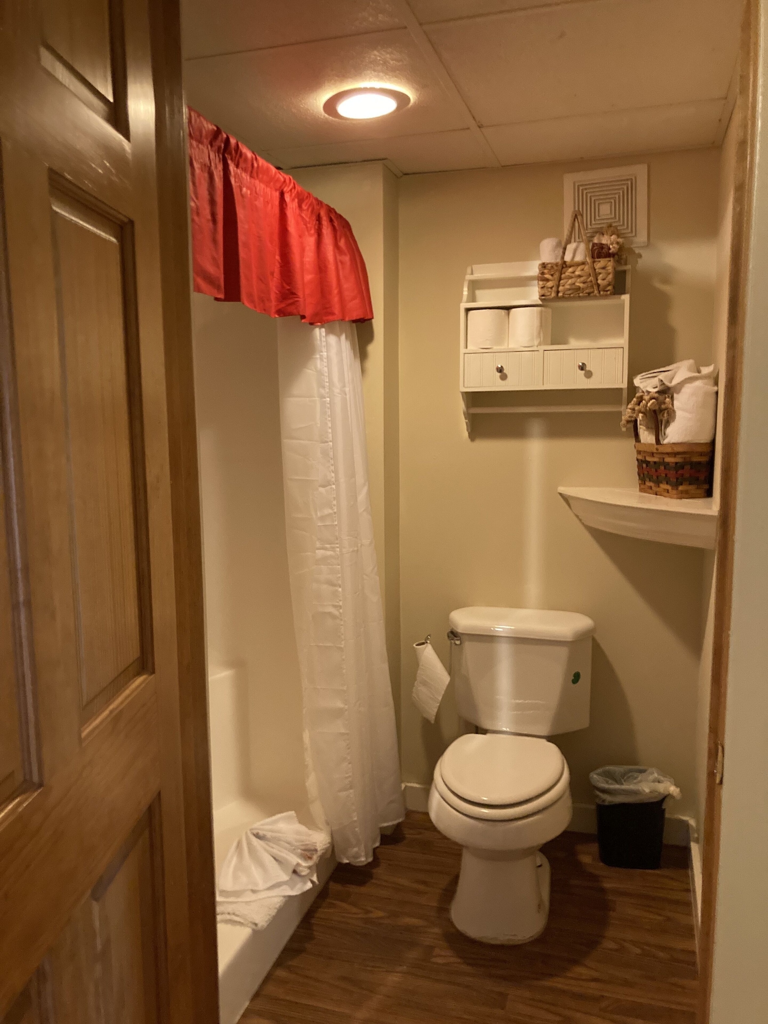 Ashley, Lodge, 1 Queen and 4 Single Beds